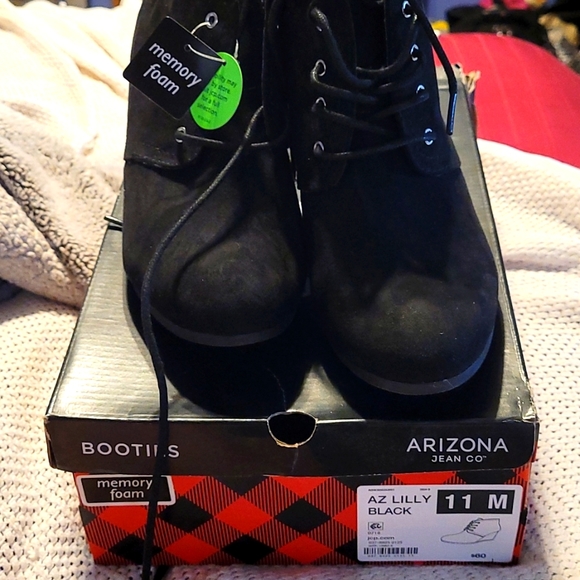 Arizona Jean Co. Booties - Picture 1 of 7